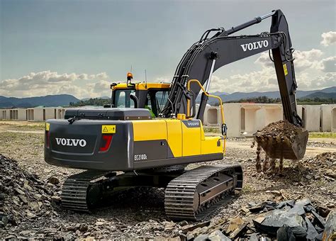 Volvo Hydraulic Excavator at Rs 2000000/piece | Okhla Industrial Area ...