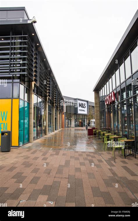 Kirkstall Bridge Bridge Shopping Centre In Leeds Stock Photo Alamy