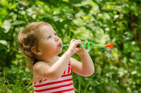 4 (Easy) Summer Science Experiments for Curious Kids!