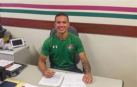 Promessa da base Calegari estende contrato o Fluminense até