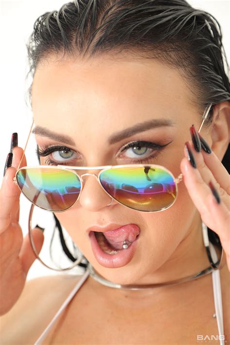 Payton Preslee Lathers Up In Oil Porn Pic