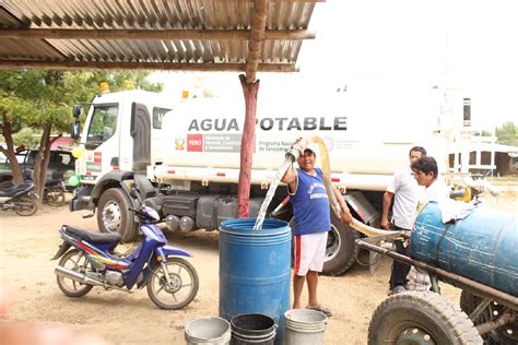 Piura Más de 1800 vecinos del Salitral reciben agua potable con camión