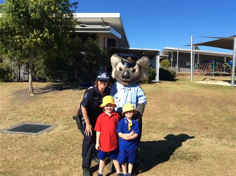 Senior Constable Clancy drops into Amberley District State School - Ipswich