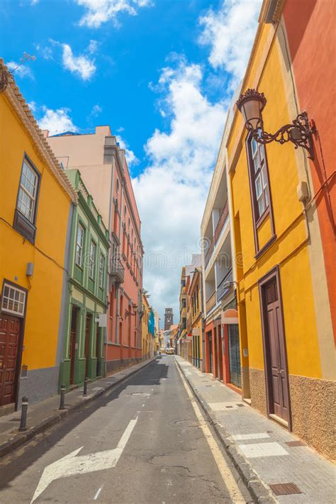 Rua Velha Do Estreito Da Cidade Foto De Stock Imagem De Broadway