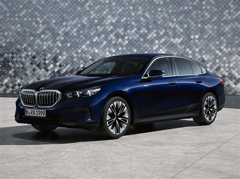 2025 BMW 5 Series Touring & the first BMW i5 Touring unveiled | AUTOBICS