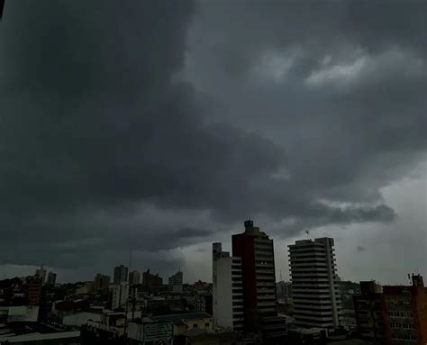 Meteorolog A Inicio De Semana Con Lluvias Tormentas Y Descenso De