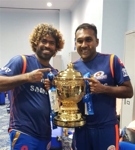 (Photos) Lasith Malinga and Mahela Jayawardena celebrate winning IPL 2019