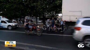 Bom Dia Alagoas Acidente deixa trânsito lento na Avenida Durval de