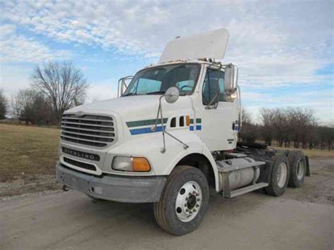 Sterling AT 9500 2007 Daycab Semi Trucks