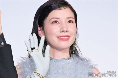 仲里依紗、セレブプールで“女優の本気の水着”姿披露「スタイル抜群」「面白すぎる」の声 モデルプレス