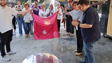 Lantic dipòsit daigua dHostafrancs ja té una placa commemorativa per