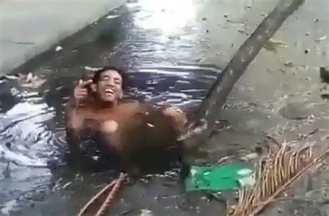 Video Se Zambulle En Un Charco De Agua En Calles De Venezuela