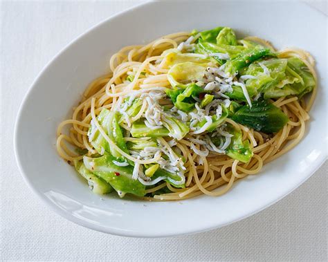 「釜揚げしらすと春キャベツのパスタ」のつくり方。旬のしらすと春キャベツがたっぷりの季節のパスタ｜松田美智子の季節の仕事