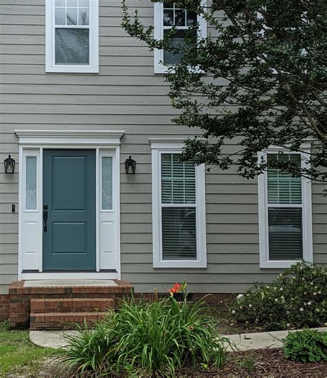 The 6 Top Front Door Paint Colors That Even Your HOA Will Love