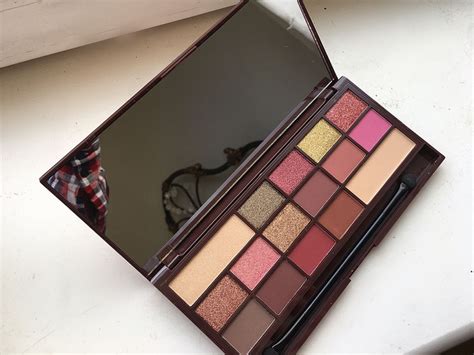 Makeup Revolution Chocolate Rose Gold Palette Makeup Revolution Gold