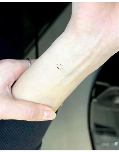 Pin en Tattoos Ideas de tatuaje pequeño Tatuajes minimalistas