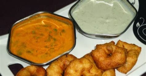 Vidyas Veg Recipes: Urad dal vada recipe - Udada dali vade recipe