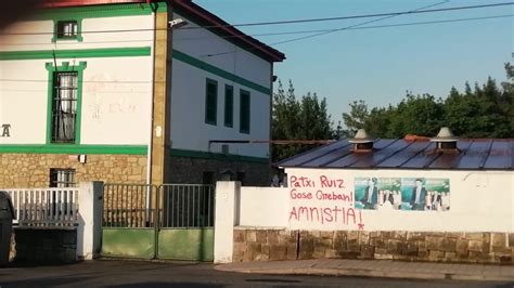 Atacan El Batzoki De Erandio Bizkaia Con Pintadas Por El Preso Patxi