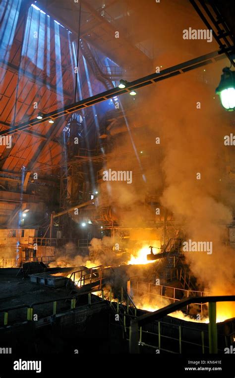 Molten hot steel pouring Stock Photo - Alamy