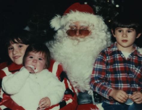 19 Hilariously Awkward Christmas Photos - The Hollywood Gossip