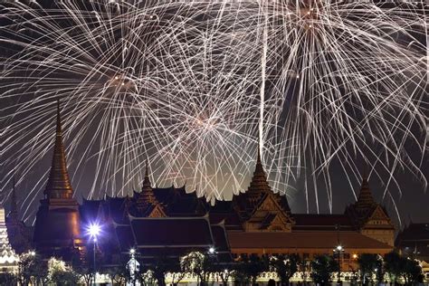 BANGKOK : Fireworks explode over the Grand Palace during the New Year ...