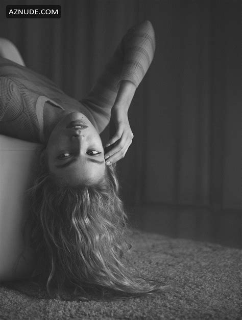 Stella Maxwell Shows Off Her Nude Wet Tits And Slim Body In A Photoshoot By Rowan Papier May