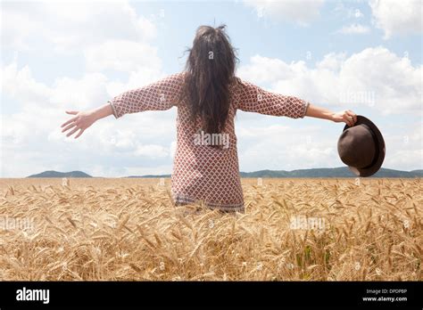 Female Arms Balance Hi Res Stock Photography And Images Alamy