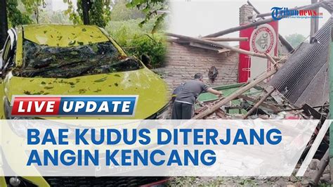 Angin Kencang Selama Menit Di Kudus Sebabkan Pohon Tumbang Hingga