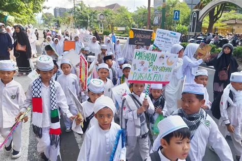 Sambut Ramadan Ponpes Hidayatullah Gelar Pawai Syiar Lombok Post