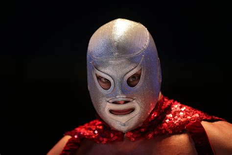 Lucha libre: Flamboyant masked Mexican wrestlers perform in London [Photos]