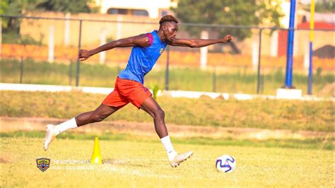 Hearts Of Oaks New Striker Cisse Tricks Bechems Gk With A Quick