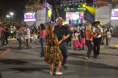 Con masiva asistencia la ciudad de Corrientes inició los festejos por