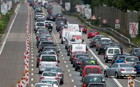 Nach Sperrung der Leverkusener Brücke Massive Staus in der Region