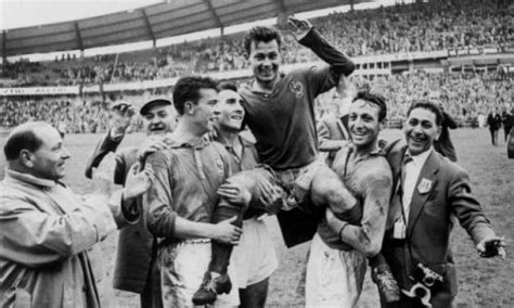 Iconic World Cup players: France goal scorer Just Fontaine in 1958 ...