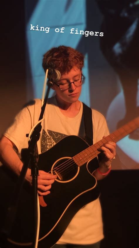 Cavetown Robin Skinner Singer Robbie Ideal Boyfriend