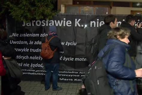 Czarny Protest pod domem Jarosława Kaczyńskiego bham pl