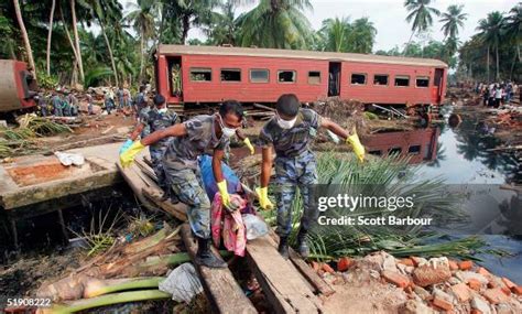 Sri Lanka Tsunami 2004 Photos and Premium High Res Pictures - Getty Images