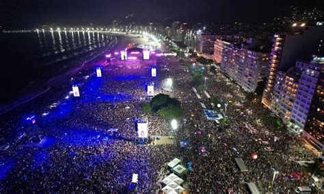 Madonna Makes Historic Show For 1 6 Million People On Copacabana Beach