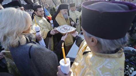 De Ziua Culturii Na Ionale Turcan Cu M Na Pe Coliv La Morm Ntul