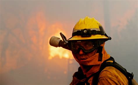 Dramatic Images From Devastating Southern California Wildfires Huffpost