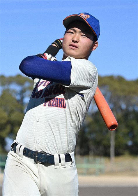 春はばたく：第93回センバツ注目選手紹介／8 投打高い潜在能力 阪上翔也投手兼中堅手（神戸国際大付・2年） 毎日新聞