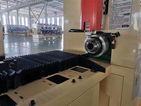 China Industrial Laser Equipment Metal Tube Pipe Fiber Laser Cutting