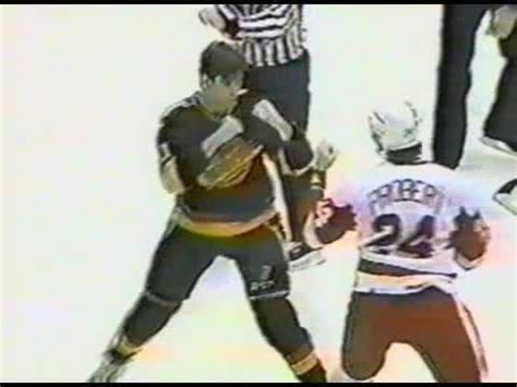 Craig Coxe vs Bob Probert || Nov 19, 1987 : r/HockeyFights