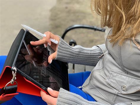 Carrying case for iPad Pro 11” with shoulder strap, leather, Italy.