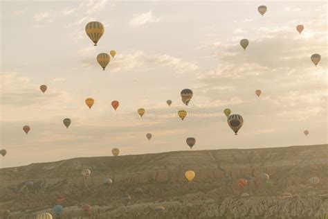 Montgolfière En Cappadoce Turquie Image éditorial Image du aventure