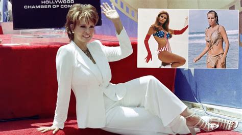 Raquel Welch in elbise ve takıları 1 milyon dolara satıldı SacitAslan