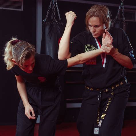 Curso De Defensa Personal Femenina Barcelona Mugendo Martial Arts