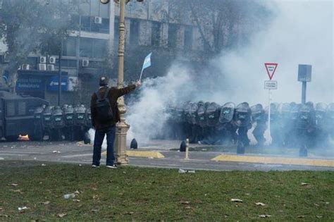 Ni Un Paso Atr S En La Democracia