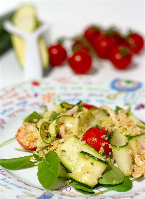 Cinco Quartos De Laranja Salada De Frango Cuscuz E Courgette A