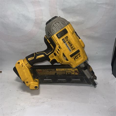 Dewalt Dcn692b 20v 2 35 Cordless 30° Framing Nailer Tool Onlynot Workin 885911349000 Ebay